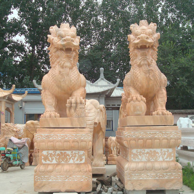廠家供應(yīng)石雕動(dòng)物麒麟雕塑一對(duì)酒店門(mén)口擺件瑞獸晚霞紅石雕麒麟