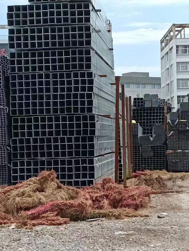 云南昆明鐵公雞鋼材市場(chǎng)熱鍍鋅方管黑方批發(fā)商處拿貨價(jià)